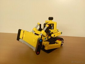 LEGO Technic Heavy-Duty Bulldozer - 3