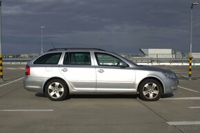 Škoda Octavia Combi 2.0 TDI 110k Elegance - 3