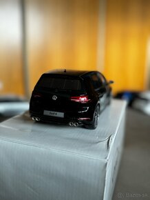 Vw golf 7R black 1:18 - 3