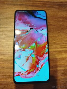 SAMSUNG Galaxy A70 - 3