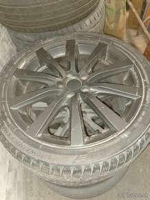 Predám 4xelektrony 215/45r17 obuté zimné pneu,rozteč 5x100, - 3