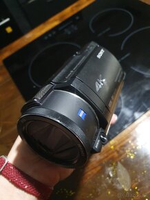 Sony Handycam FDR-AX53 - 4K Videokamera - 3