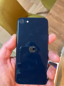 Predám Iphone SE 2022 - 128Gb - tmavo-modrá - 3