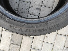 Predám dve zimné pneu Continental 225/45R17 - 3