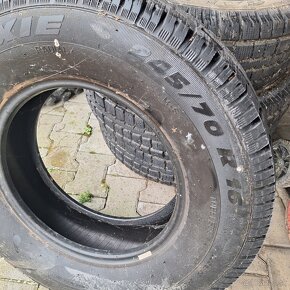 Pneu 245/70 R16 - 3