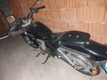 Suzuki Gz 250 Marauder - 3