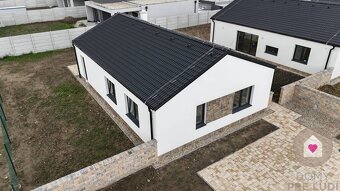 Krásny 4 izbový RD bungalov 92,26 m2 na pozemku 495 m2, Sene - 3