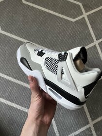 Jordan 4 - 3