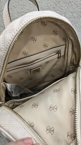Béžový ruksak Guess - 3