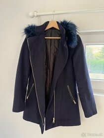 Tmavomodrý kabát s kapucňou - 3