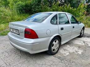 Opel Vectra 1.8i 16V - 3