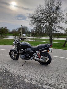 Suzuki GSX 1400 - 3