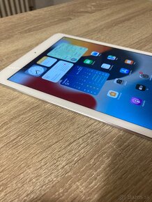 9.7” tablet iPad Air 2 / 128GB Silver prasknutý displej - 3