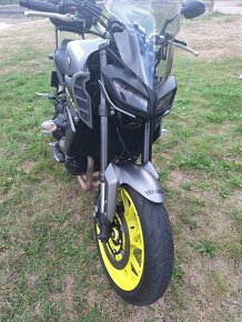 YAMAHA MT09 - 3