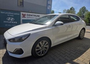 Hyundai i30 1.4-KAMERA-TAŽNÉ-FASTBACK - 3