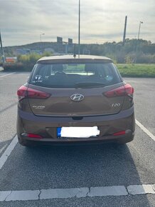 Hyundai i20 hnedy - 3