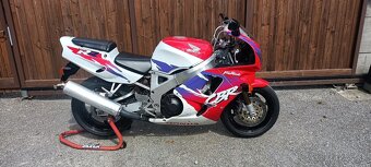 Honda CBR 900 RR FireBlade SC28 - 3