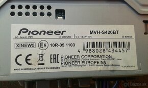 Autorádio Pioneer MVH-S420BT a denné svietenie - 3