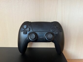 Predám Playstation 4 Pro 1TB + Controller - 3