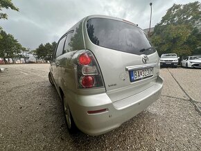 Toyota Corolla Verso - 3