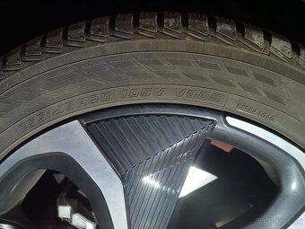 Predám zimné pneu Yokohama 255/45 R20 105V XL - 3