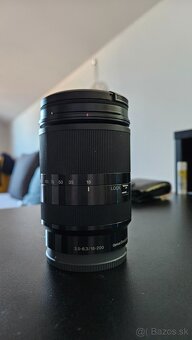 Sony E 18-200mm f/3,5 - 6,3 APS-C - 3