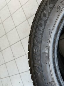 Predám zimne 205/55 R17 HANKOOK - 3