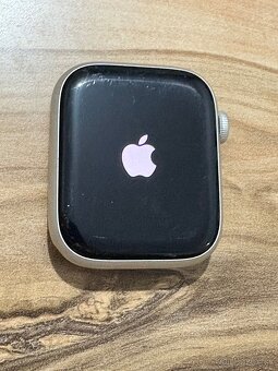 Predám Apple Watch 7 45mm Silver Bežné známky opotrebovania - 3