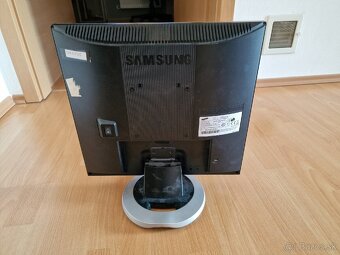 Samsung Monitor 17"(43,2) cm - 3