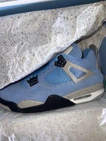 Jordan 4 University blue - 3