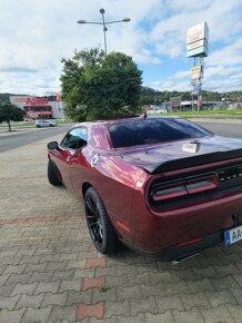 Predam dodge challenger 5.7 hemi R/T zaruka 200.000km - 3