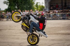 Honda CBR600 f4i Stunt - 3