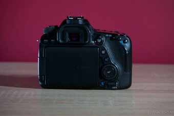 Canon EOS 80D - 3