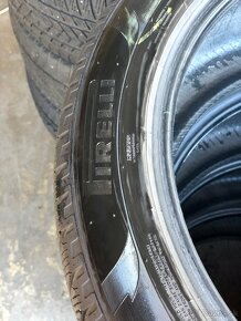 Pirelli scorpion 285/40 r21 - 3