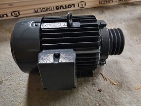 Predám pätkový el.motor 4kW 1430ot 380V - 3