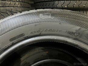 225/65R17 102V - 3