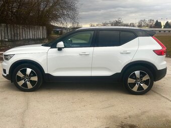 VOLVO XC40 MOMENTUM D3 AUTOMAT - 3