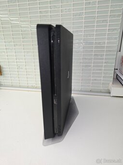 Predam PS4 slim + 2 ovládače - 3