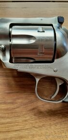 Revolver Ruger - 3