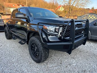 2017 Toyota Tundra Platinum 1794 5,7 V8 kola 35” lift 3” - 3