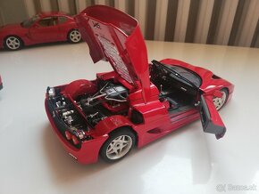 1:18 predam modely Ferrari od Bburago - 3