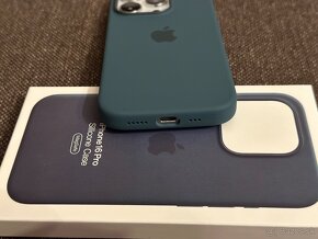 iPhone 16 Pro Silicone Case Lake Green - 3