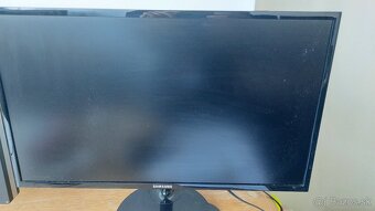 Predam monitory 27" a 24" - 3