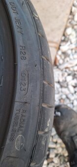 225/35 R19 letné - 3