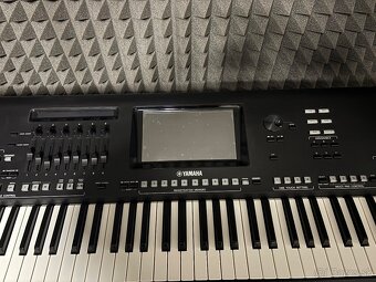 Yamaha Genos - 3