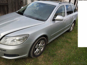 predam blatnik , skoda octavia II facelift strieborny 2010 - 3