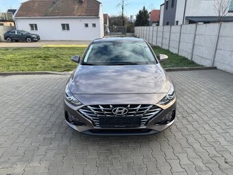 Hyundai i30 Fastback 1.5 T-GDi mHEV iMT Family 44500km - 3