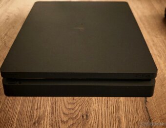 Playstation 4 1TB Slim - ako nove - 3