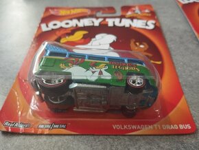 Predám sadu modelov Hotwheels LOONEY TUNES 2013 - 3