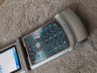 Motorola V3 - RETRO - 3